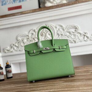 Classic Hermes Bag: A Stylish and Versatile Choice for Elegance